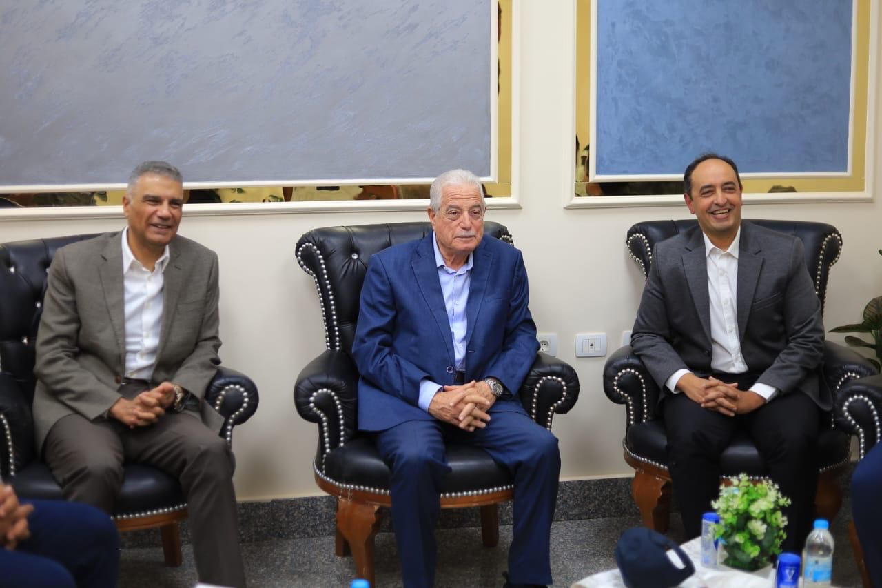 اللواء خالد فودة واللواء دكتور إسماعيل كمال محافظ أسوان و الدكتور عمرو عثمان